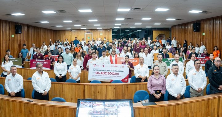 Más de 6 500 estudiantes de la UAT reciben beca