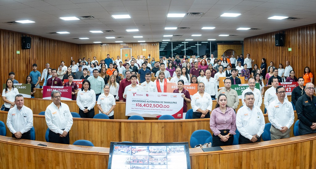 Más de 6 500 estudiantes de la UAT reciben beca