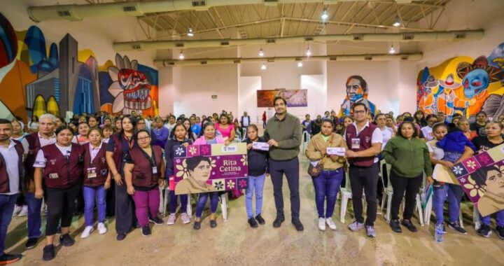 Entregó Alcalde Carlos Peña Ortiz, Tarjetas de las Becas Rita Cetina en Reynosa