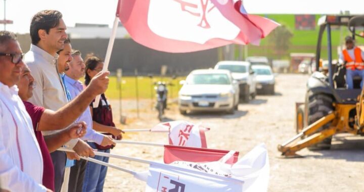 Cumple Gobierno de Carlos Peña Ortiz solicitud de pavimentación en Villas de Esmeralda