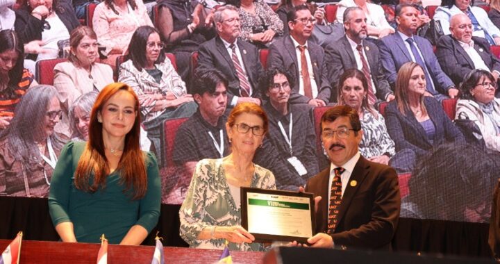 La Dra. Annie Pardo dicta conferencia magistral en la UAT