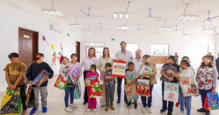 Festejaron menores migrantes la Navidad con Carlos y Alejandra