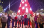 Encendieron Carlos y Alejandra, Pino de Navidad en la Plaza de la República