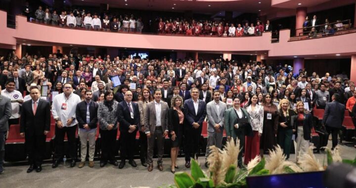 Premia Américo Villarreal a la juventud y al deporte tamaulipeco