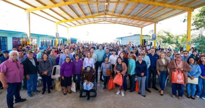 Llevó Alcalde Carlos Peña Ortiz servicios gratuitos a las familias de la Jacinto López