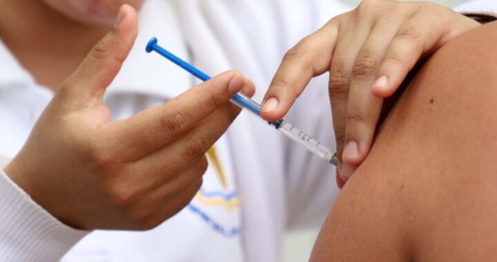 Exhortan autoridades de Salud a vacunarse contra el sarampión; en análisis probable caso