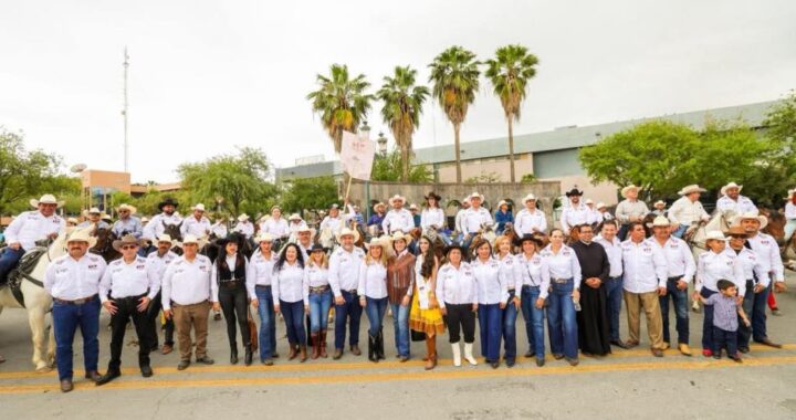 Celebró Carlos Peña Ortiz la Tradicional Cabalgata 2026 con jinetes de la región