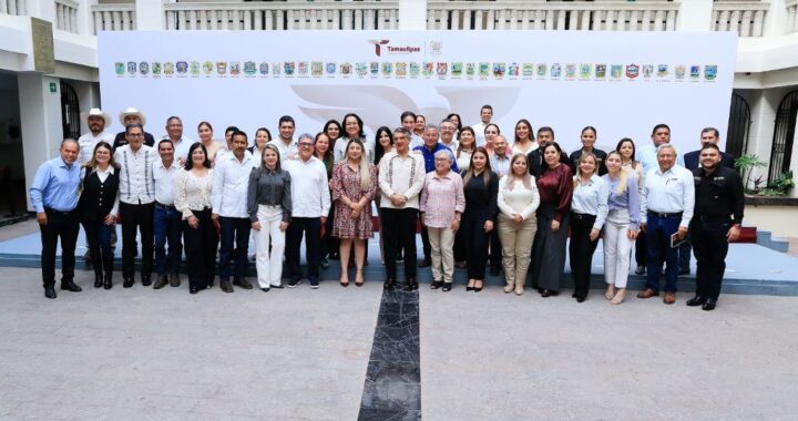 Recibe Américo cartera de proyectos 2026 y exhorta a munícipes a ejercer recursos con honestidad