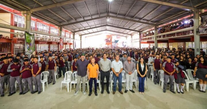 Presentó Carlos Peña Ortiz conferencia motivacional con el Campeón Mundial Julio César Chávez