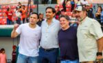 Lanzó Julio César Chávez Jr primera bola en partido Charros-Sultanes en Reynosa