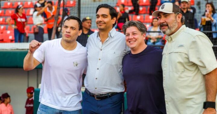 Lanzó Julio César Chávez Jr primera bola en partido Charros-Sultanes en Reynosa