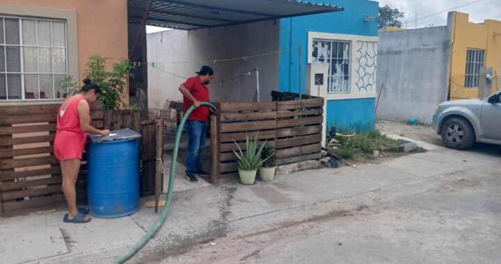 Apoya COMAPA con suministro de agua por medio de pipas en la col. Rincón de las Flores