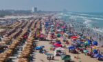 Turistas de CDMX y Nuevo León desbordan playas tamaulipecas