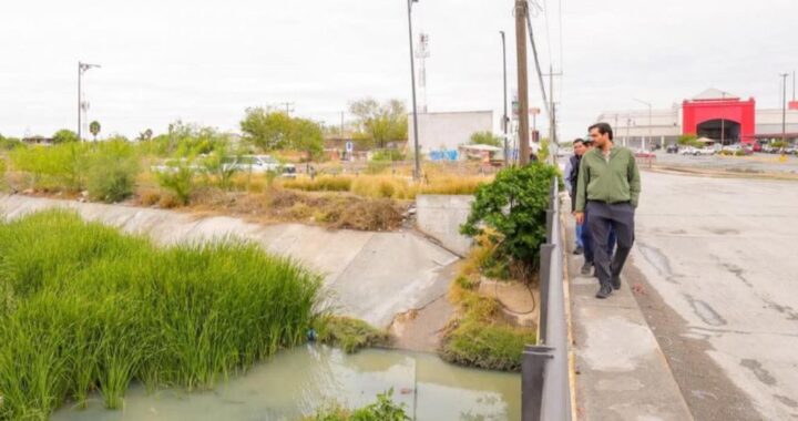 Supervisó Alcalde Carlos Peña Ortiz el desazolve del Dren Reynosa