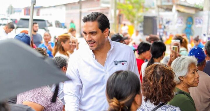 Dio Carlos Peña Ortiz banderazo a pavimentación de la calle 2 de Febrero en La Presa