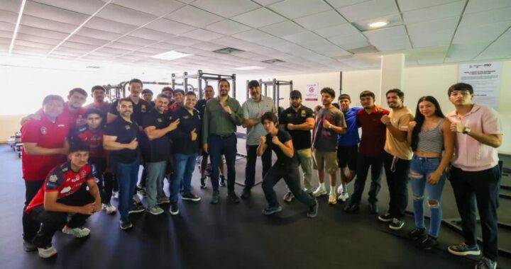 Entregó Carlos Peña Ortiz nuevos equipos para campeones del Polideportivo