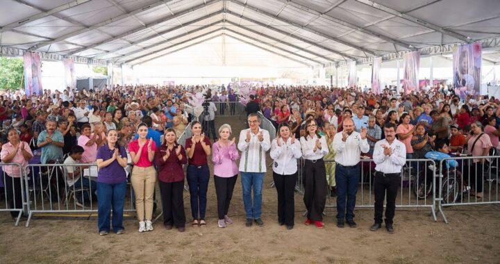 Américo y María celebran a las madres y llevan brigada de servicios a Abasolo