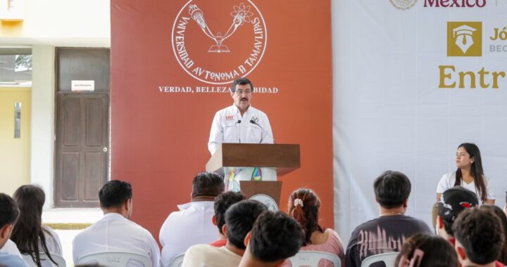 Encabeza el rector Dámaso Anaya entrega de becas a 493 estudiantes de la UAT