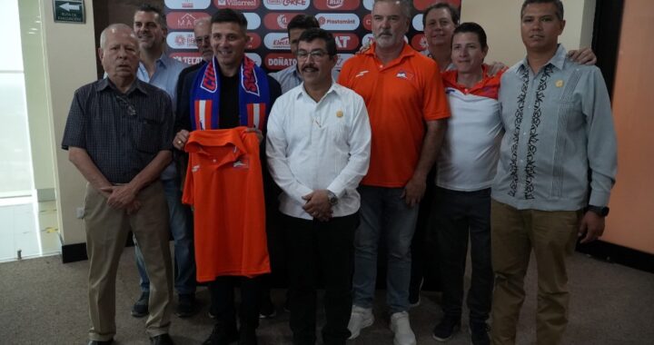 Presentan a Gabriel “El místico” Pereyra como nuevo D. T. del Correcaminos