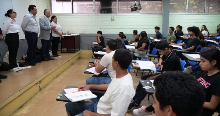 Aspirantes a ingresar a la UAT presentan examen CENEVAL