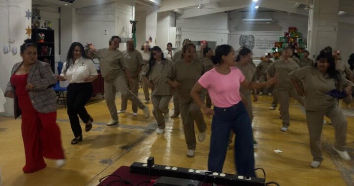 Imparten conferencia y activación física a mujeres del CEDES Altamira