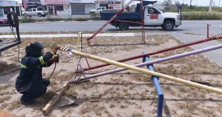 Rehabilitó Gobierno Municipal de Carlos Peña Ortiz juegos infantiles en Hacienda del Sol