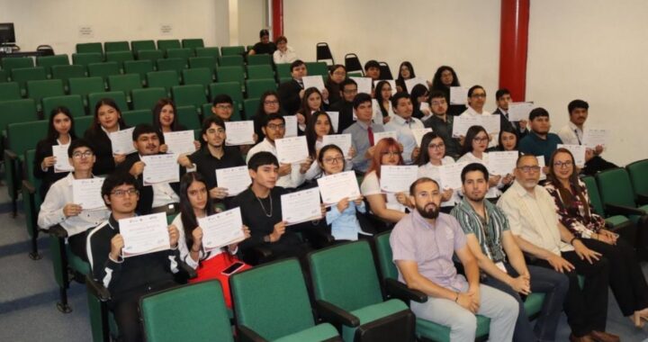 Reconoce UPRR la excelencia académica de sus estudiantes