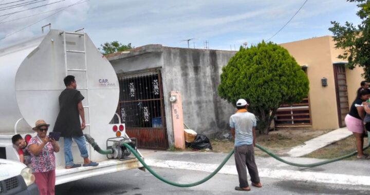 Realiza COMAPA reparto de agua potable mediante camiones cisterna
