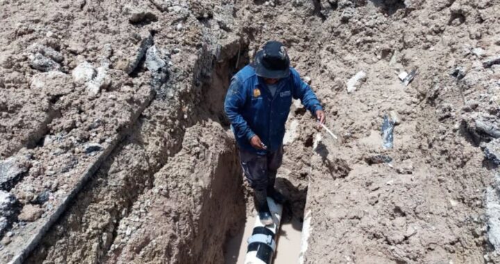 Reparó COMAPA fuga de agua potable en colonia Granjas Económicas