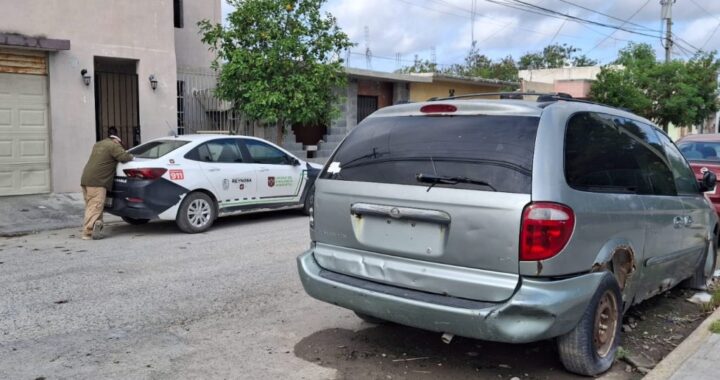 Coloca Dirección de Medio Ambiente avisos en vehículos en desuso