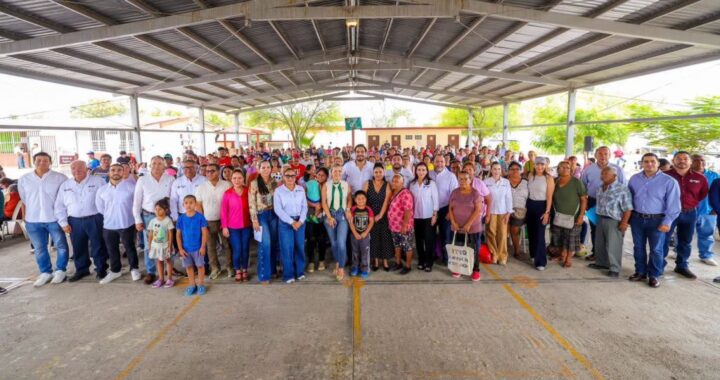 Recibieron familias de el Olmo a Carlos Peña Ortiz en escuela primaria