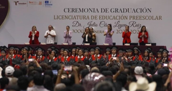 Gradúa a nueva generación de docentes de preescolar la Normal de Educadoras “Maestra Estefanía Castañeda”