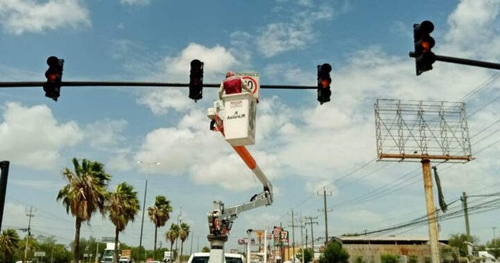 Trabaja Servicios Públicos de Reynosa en mantenimiento de semáforos y señalización vial