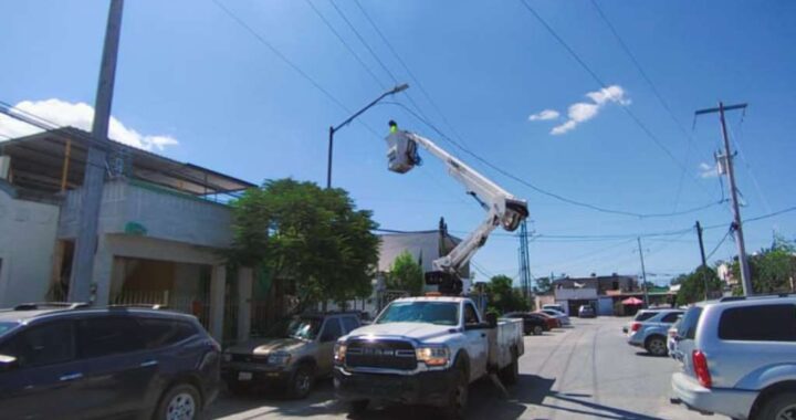 Atendió Servicios Públicos reporte ciudadano con instalación de alumbrado en colonia Puerta del Sol