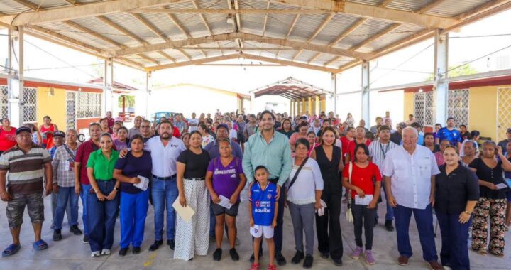 Llevó Carlos Peña Ortiz Programa de Subsidio del Agua a Rincón de las Flores