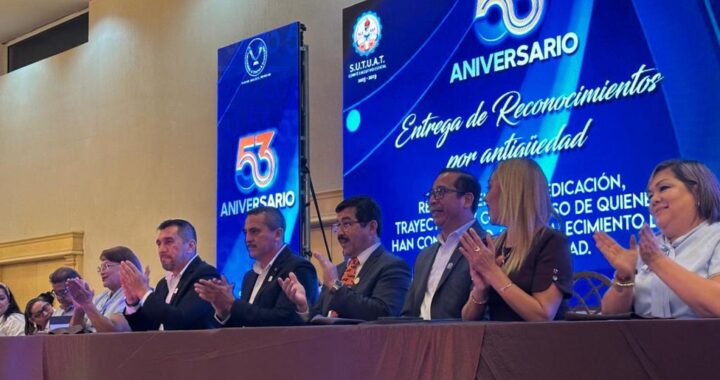 Reconoce Dámaso Anaya a trabajadores universitarios en el 53 Aniversario del SUTUAT