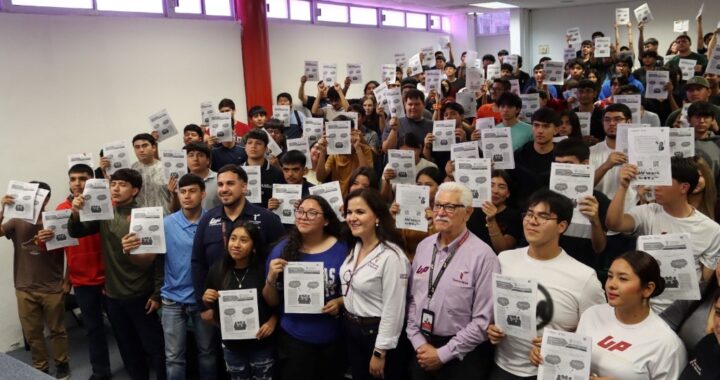 Orientan a estudiantes de la UPRR para acceder a la Beca Jóvenes Escribiendo el Futuro